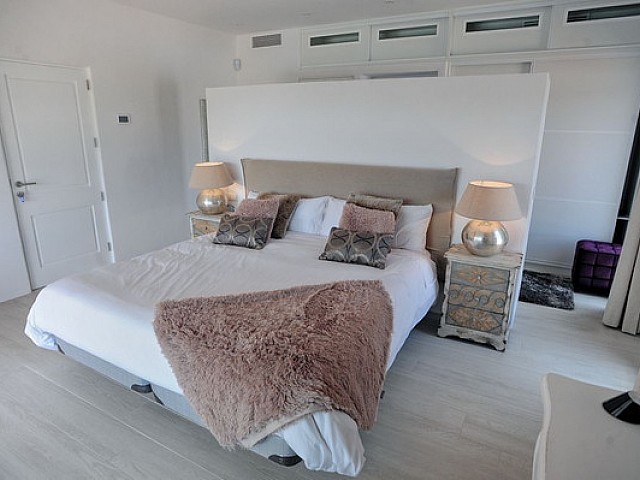Шикарная спальня виллы в аренду в Санта Жертрудис