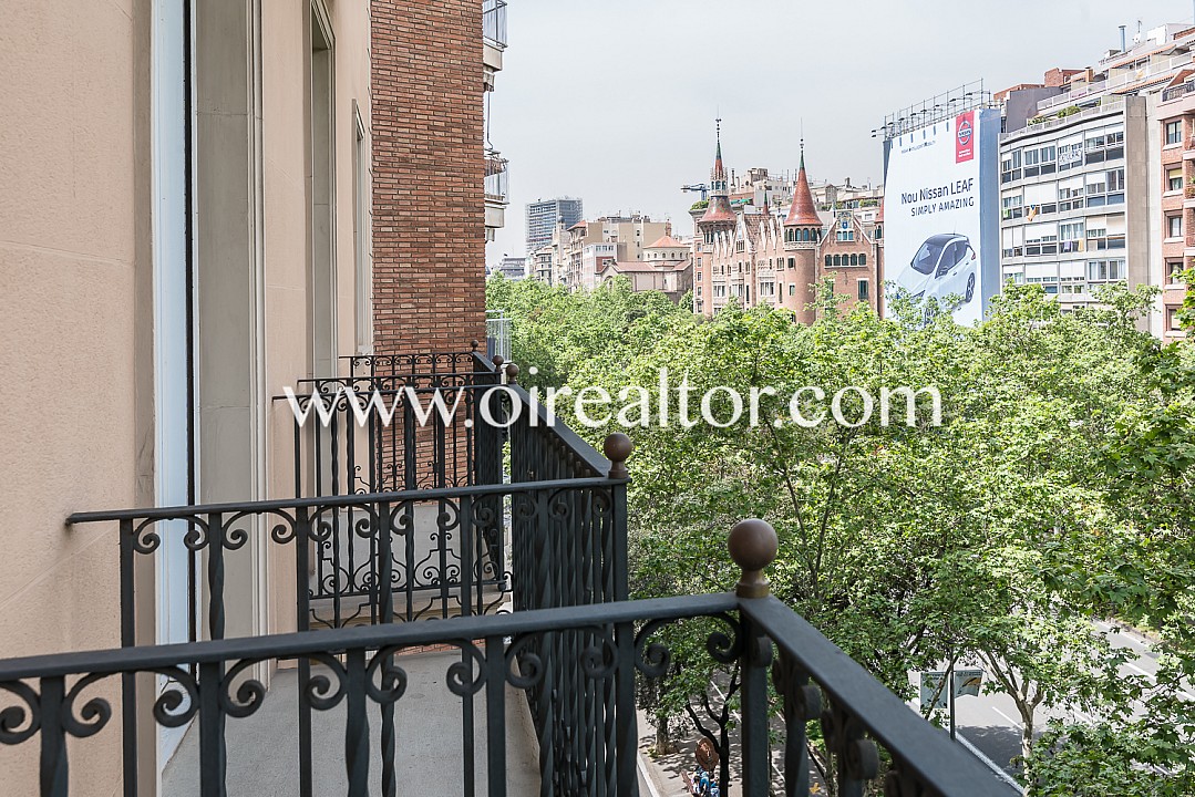 Продается квартира в районе Эшампле Правый, Барселона.