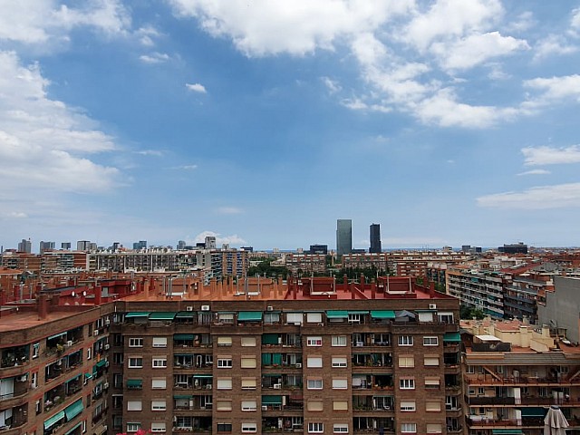 Ref. 63092 - Piso en venta en plena Rambla Guipúzcoa, Barcelona.
