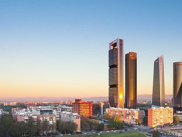 Edificio en venta en Tetuán, Madrid