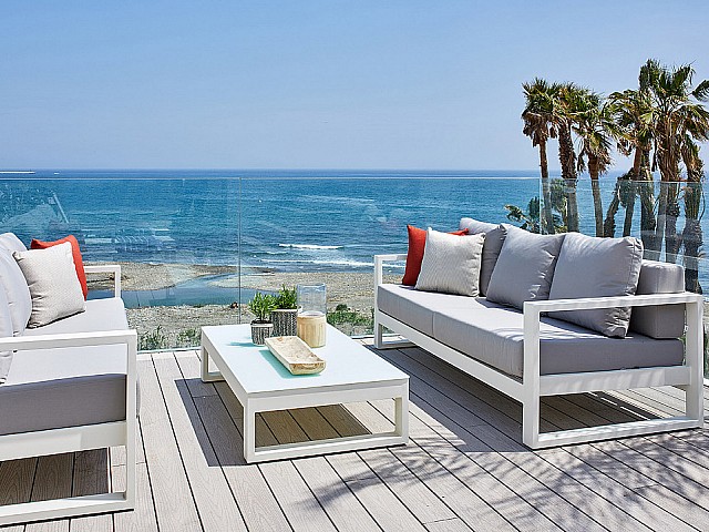 Apartamentos en Primera Linea de Mar de Obra Nueva en Venta en Estepona, Malaga