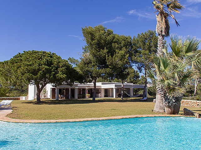 Traumhaftes Landhaus auf einer Anhöhe bei Sa Caleta, Ibiza zu vermieten
