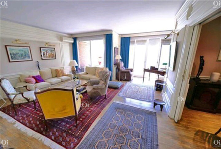 Продается красивая квартира для переезда в Les Tres Torres, Барселона.