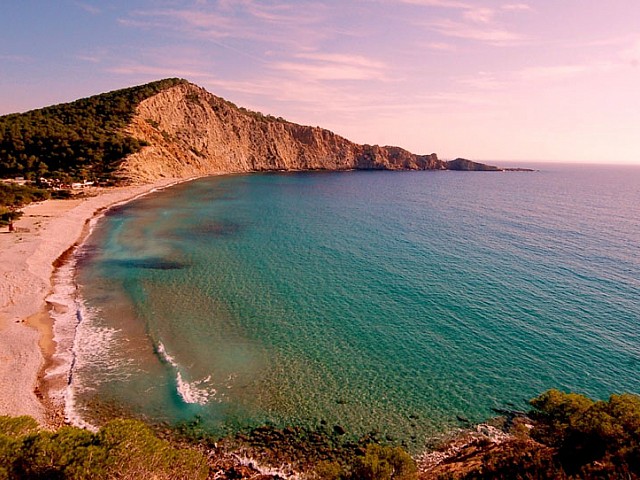 Vistas a Cala Jondal desde la villa