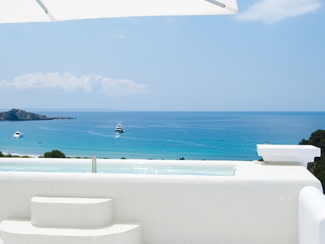 Excelentes vistas al mar desde una de las terrazas de la villa