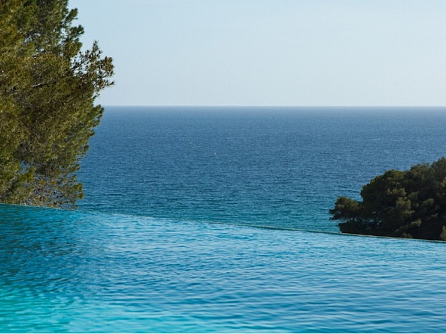 Esplèndides vistes al mar des de la piscina "infinity pool"