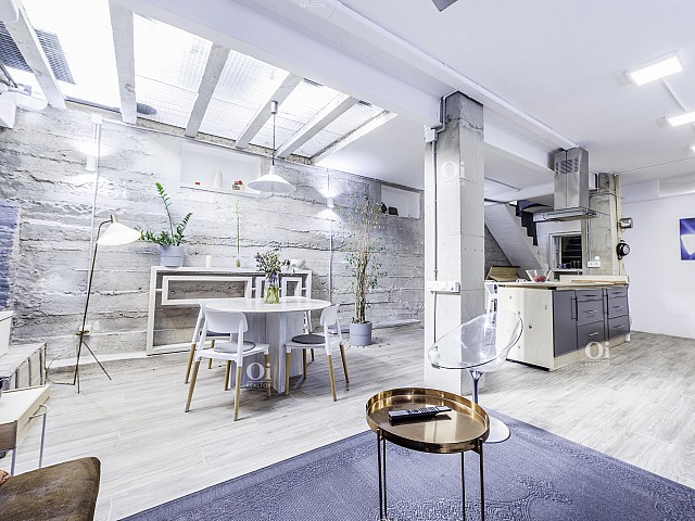 Beautiful apartment for sale in El Carmel, Barcelona.