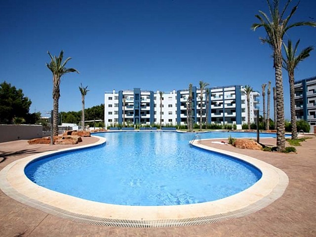 Magnífica piscina comunitària del complex residencial