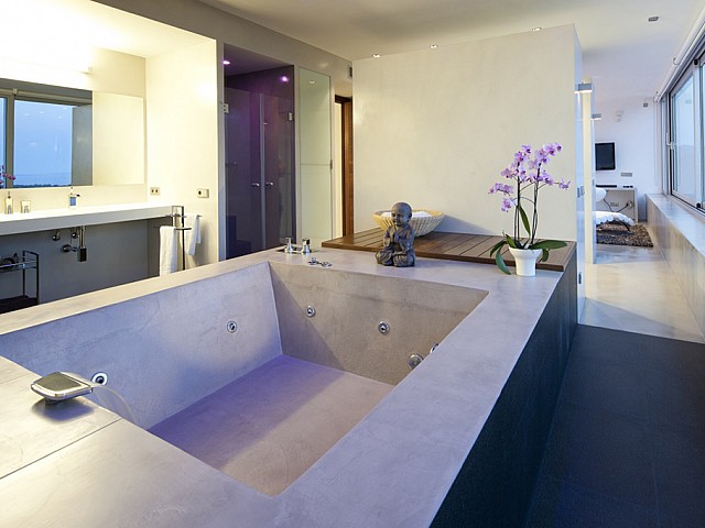 Ванная комната с джакузи виллы в аренду в Vista Alegre