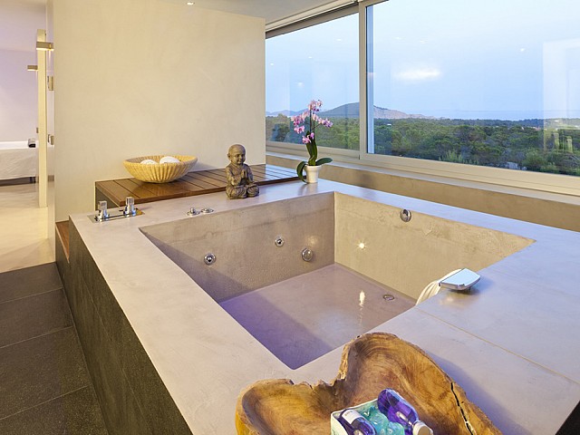 Ванная комната с джакузи виллы в аренду в Vista Alegre