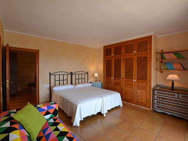 Шикарная спальня дома в аренду в Кала Ваделья