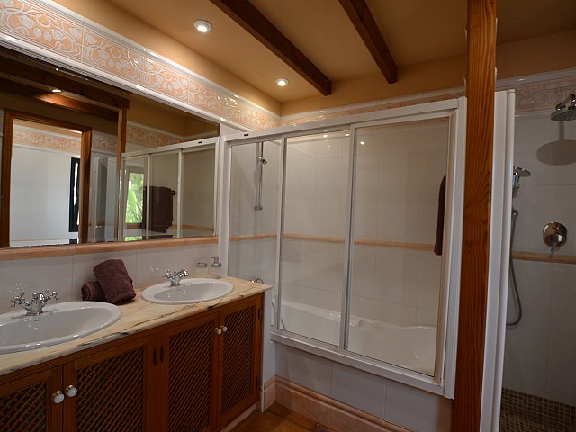Ванная комната дома в аренду в Кала Ваделья