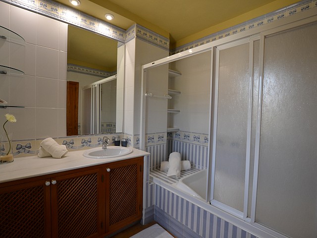 Ванная комната дома в аренду в Кала Ваделья