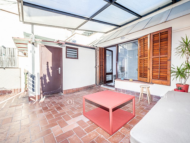 Location de penthouse en très bon état avec beaucoup de lumière et entièrement équipé pour emménager à Barcelone