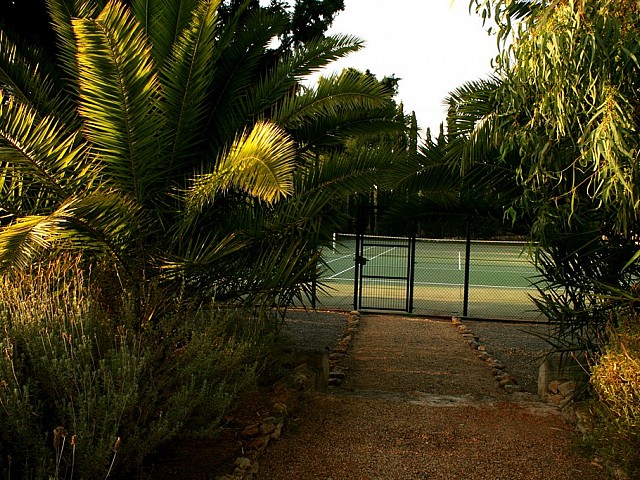 Теннисный корт виллы в аренду в Сан Рафаэль