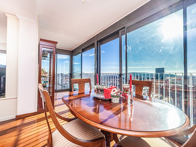 Prachtig penthouse te koop in het bovenste gedeelte van de stad Barcelona.