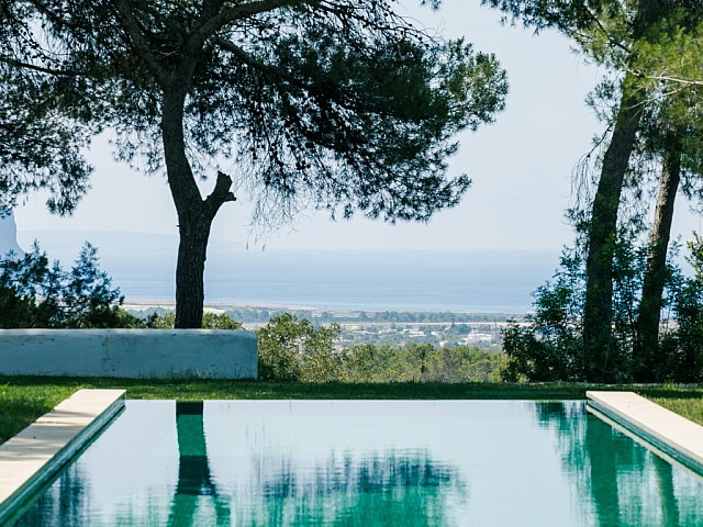 Excelentes vistas al mar desde la piscina infinity pool