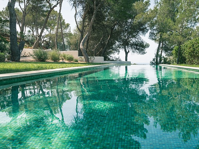 Gran piscina infinity pool