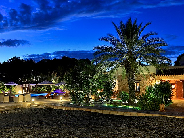 Spektakuläre Villa auf Ibiza, 5 Minuten von Santa Eulalia entfernt, zu vermieten