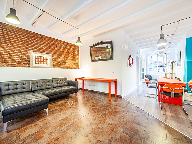 Oi Realtor präsentiert eine Wohnung zur Miete in Ronda Sant Pau, Barcelona.