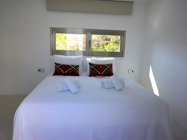 Шикарная спальня виллы рядом с Кала Моли