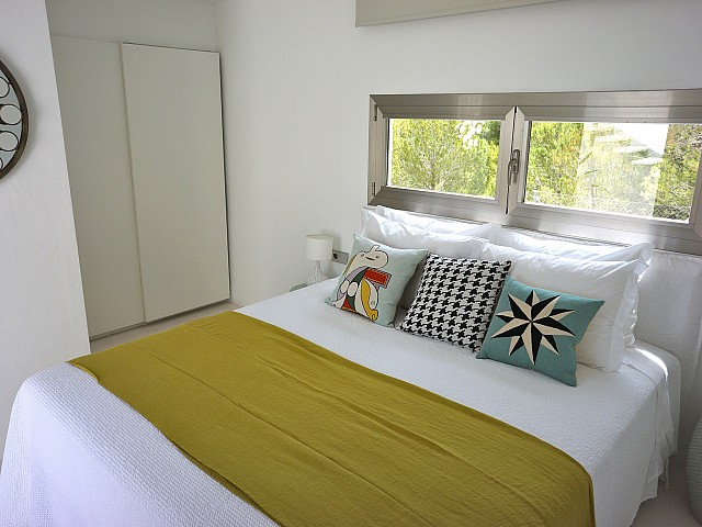 Уютная спальня виллы рядом с Кала Моли