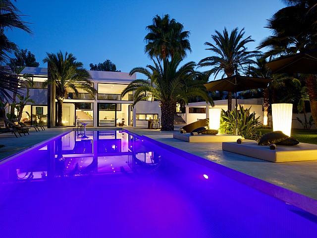 Espectacular villa minimalista en alquiler en Ibiza