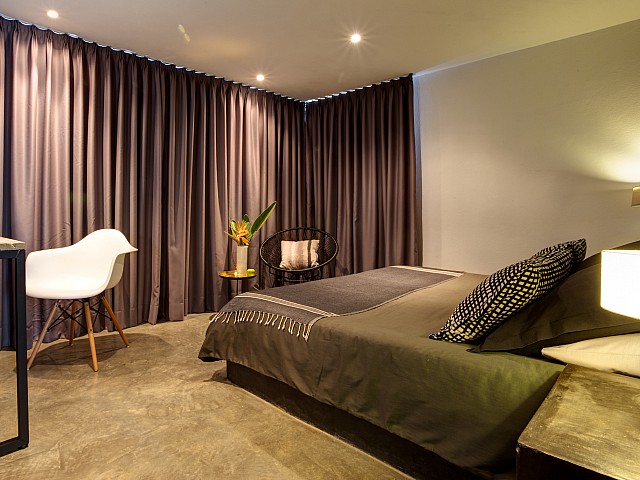 Шикарная спальня виллы в стиле минимализм на Ибице