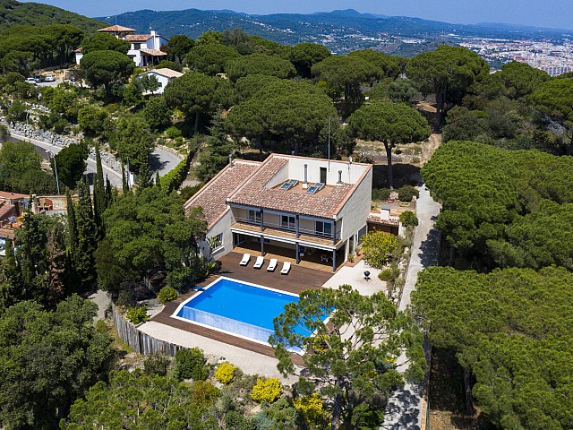 CHALET IN CABRERA DE MAR WITH ALL THE AMENITIES AND SPECTACULAR VIEWS TO THE SEA