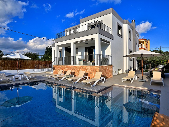 Grande villa contemporaine luxueuse à louer près de Jesús, Ibiza.