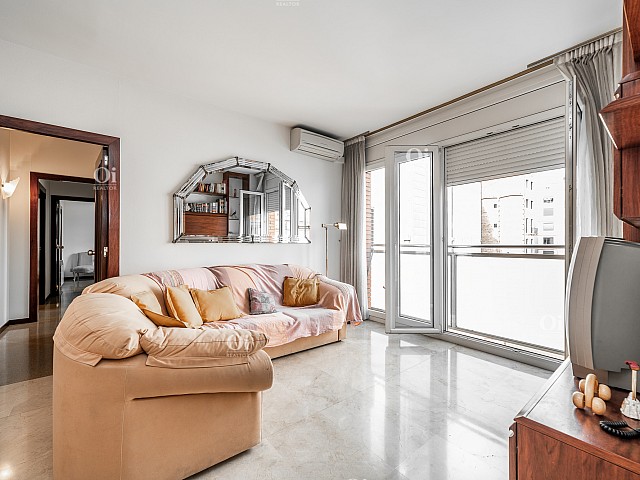 salon de piso en venta en sagrada familia