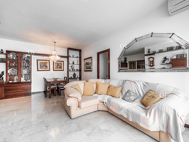 salon de piso en venta en sagrada familia