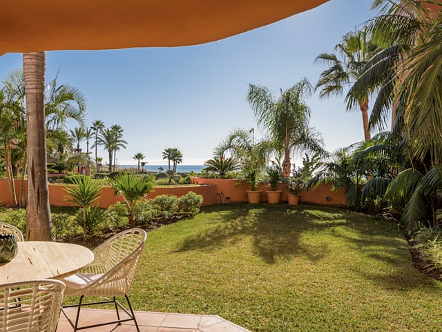 Exclusivo apartamento en venta en Los Monteros Playa, Marbella. Malaga