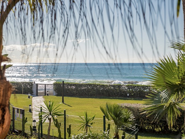 Exclusivo apartamento en venta en Los Monteros Playa, Marbella. Malaga