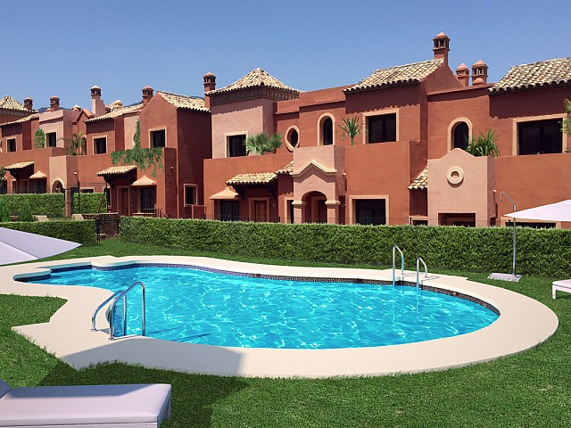 Excellent townhouse for sale on the golf course. Estepona. Malaga