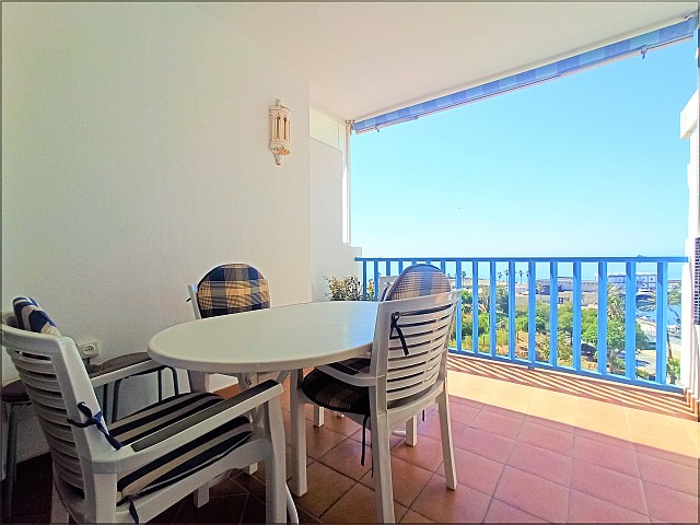 Estupendo apartamento con vistas al mar y al puerto deportivo