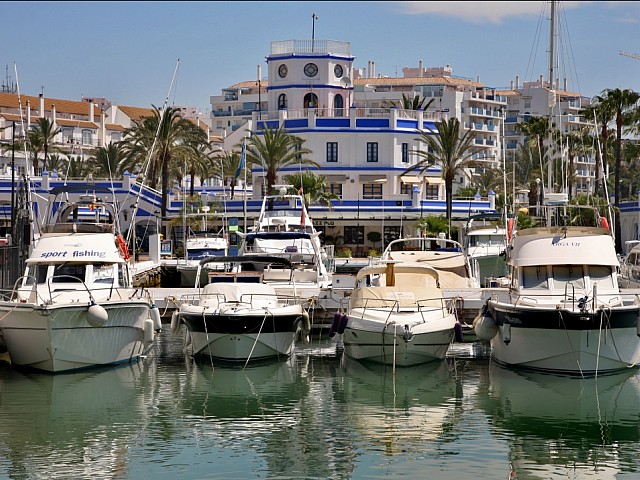 Estupendo apartamento con vistas al mar y al puerto deportivo