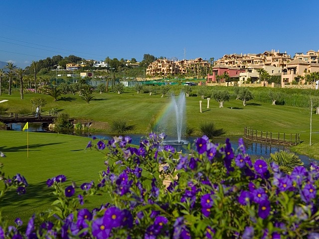 Espetacular moradia à venda junto ao campo de golfe em Estepona, Málaga