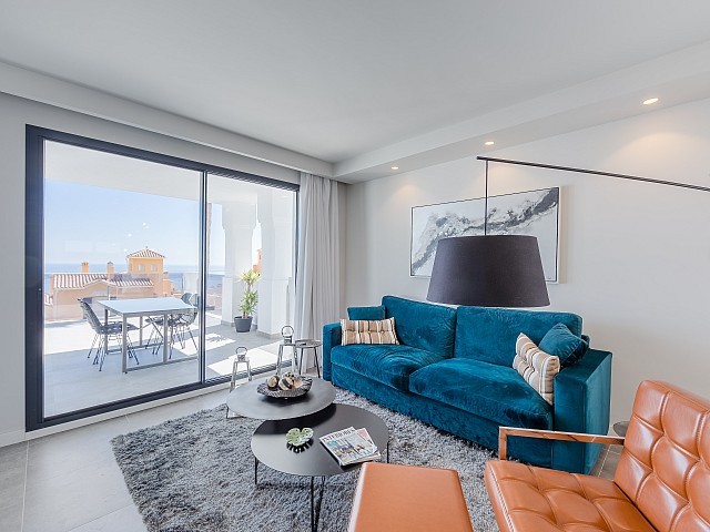 Magnifico apartamento dúplex con vistas al mar en venta en Manilva. Malaga