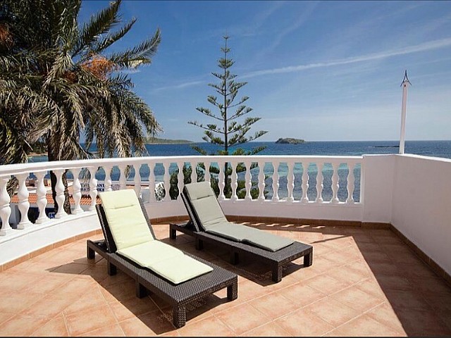 Prachtige villa aan het strand in Cala Martina, Ibiza