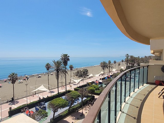 Maravilloso apartamento en venta en 1ª linea de playa en Estepona