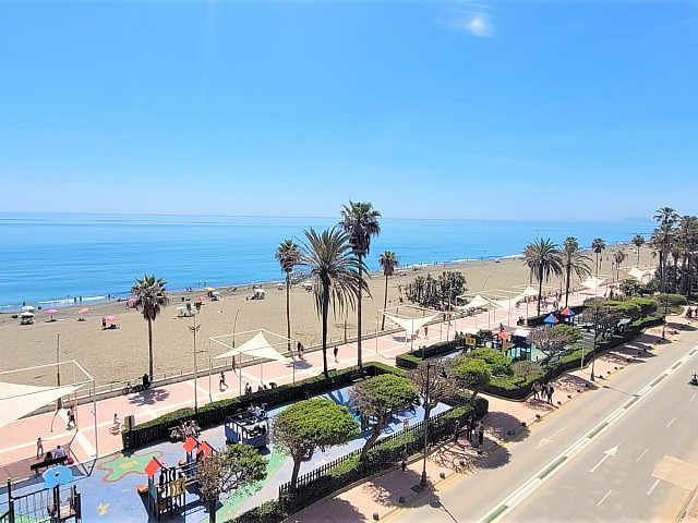 Maravilloso apartamento en venta en 1ª linea de playa en Estepona