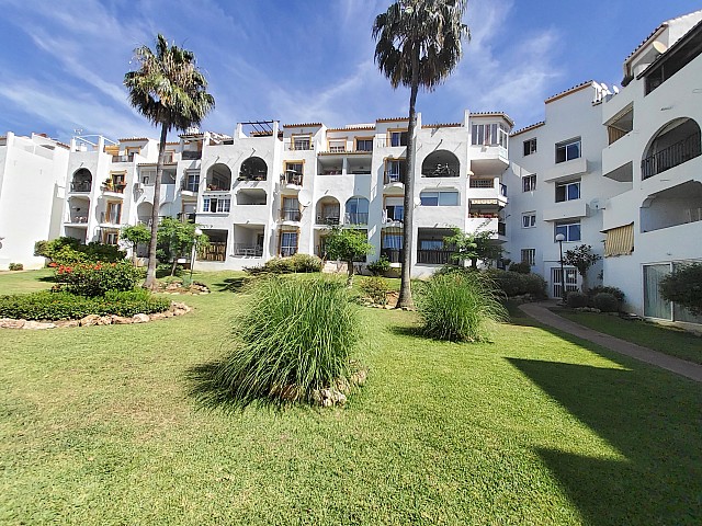Apartment for sale with sea views in Nueva Atalaya, Estepona. Malaga