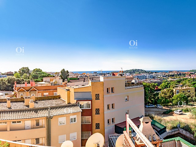For sale spacious and sunny apartment in Lloret de Mar.