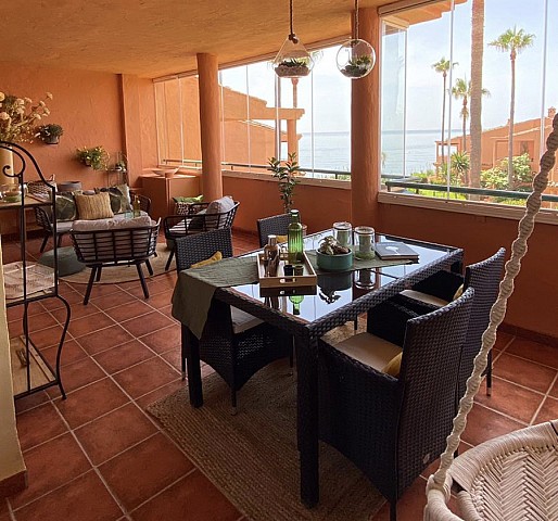 Fabuloso apartamento en venta en primera linea de playa. Estepona