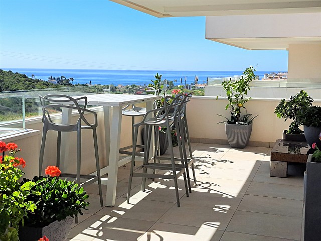 Uitstekend appartement te koop met uitzicht op zee in Costa Galera. Estepona. Malaga.