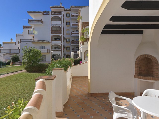 馬拉加米哈斯卡拉翁達海灘附近出售的公寓。 西班牙