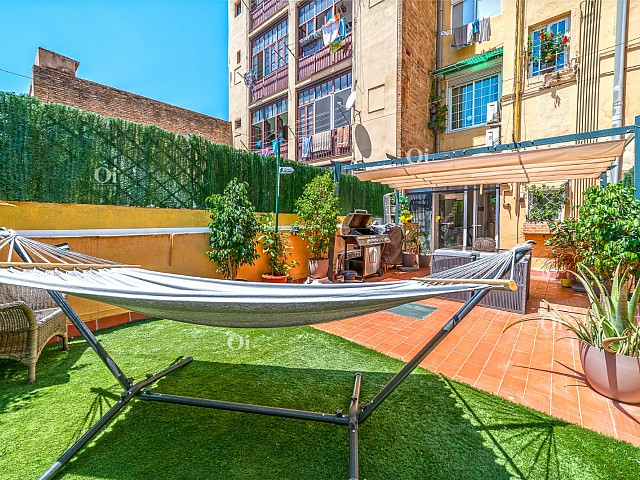Terraza Piso en venta con terraza  en   izquiero en finca regia clasica 