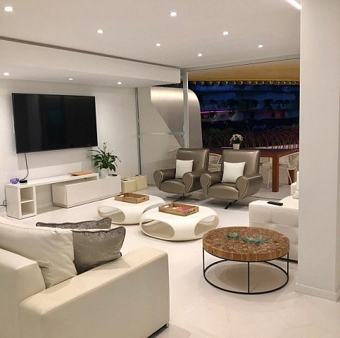 Lujoso apartamento en venta a primera linea del mar, Ibiza.
