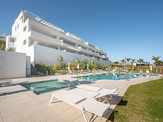 Magnifico apartamento en venta en Estepona Golf, Bahía Dorada. Estepona. Málaga